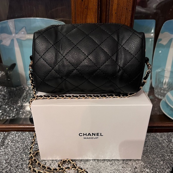 ❌SOLD❌Chanel Beauty Bag-gift with purchase. LOVELY, New, Never used! - Picture 3 of 8